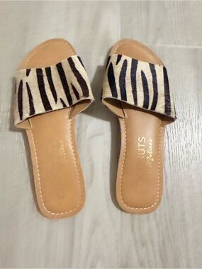 Coconuts by Matisse Black and Cream Zebra-Print Slide Sandals
